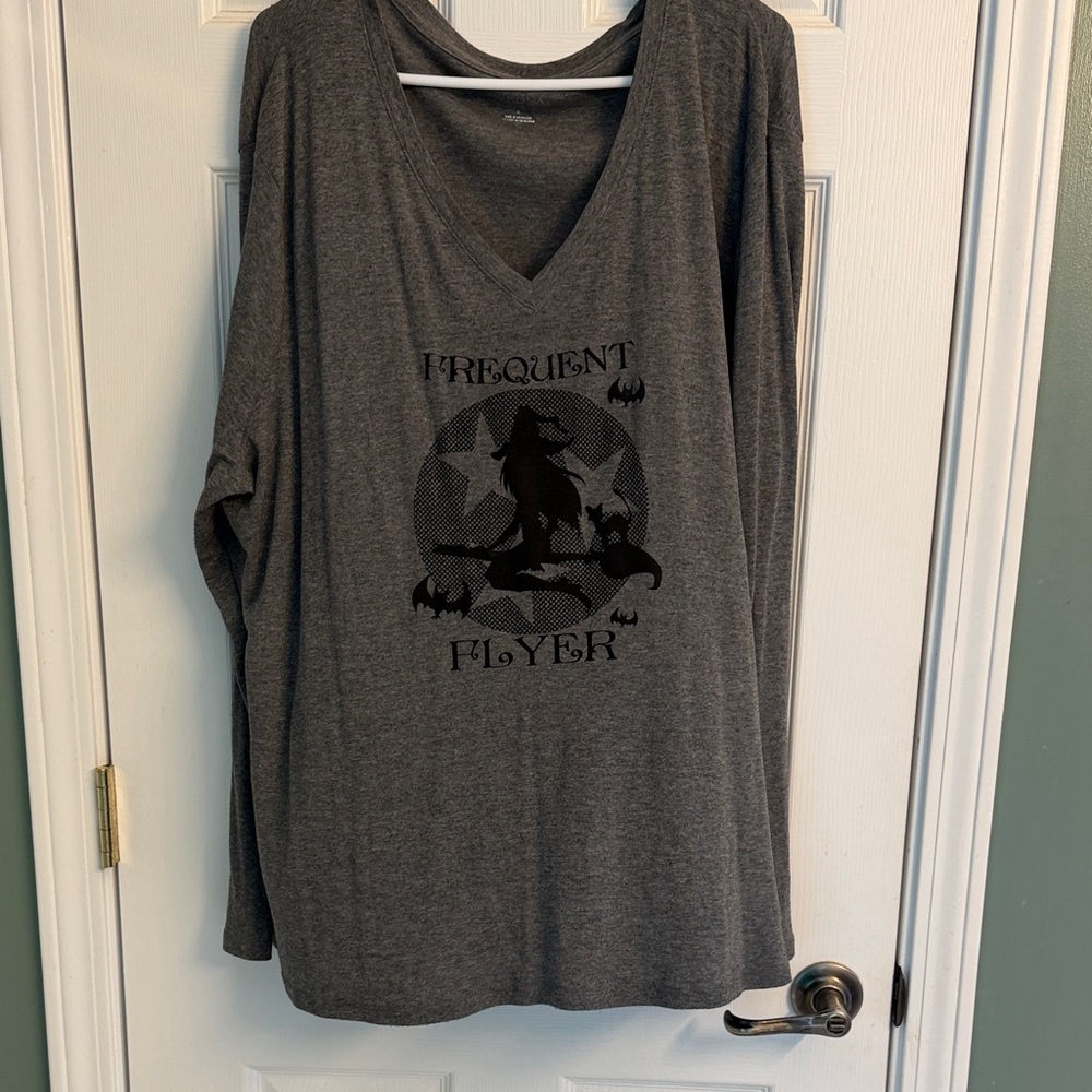 Merona Gray Long Sleeve V-Neck Graphic Tee - "Frequent Flyer"